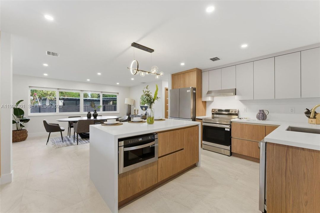 待售: $1,699,000 (3 贝兹, 3 浴室, 1168 平方英尺)