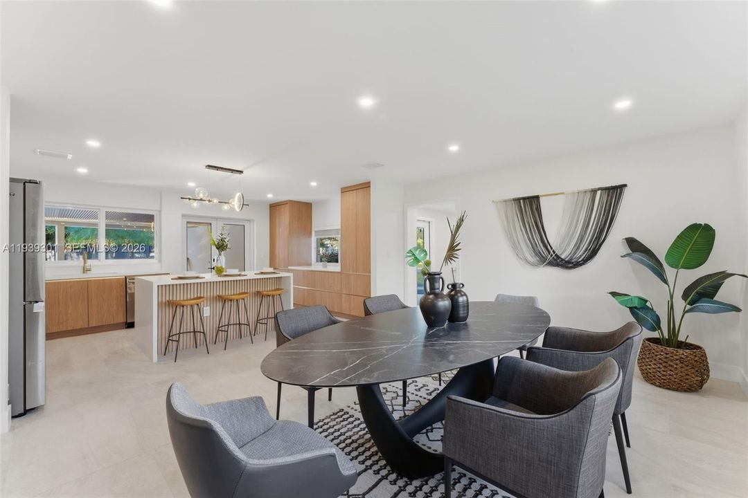 待售: $1,699,000 (3 贝兹, 3 浴室, 1168 平方英尺)