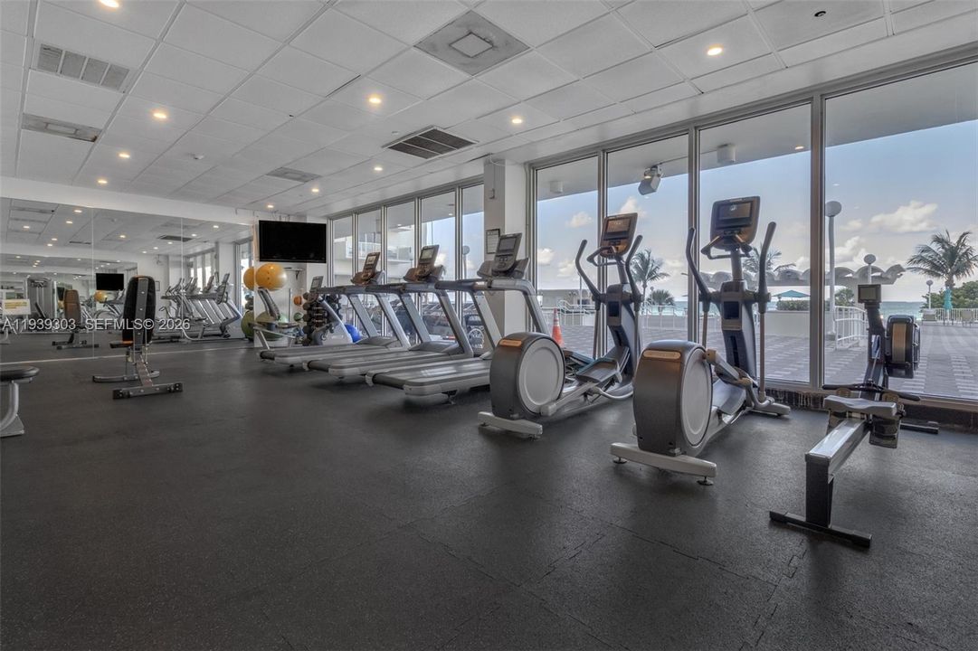 For Rent: $4,400 (2 beds, 2 baths, 824 Square Feet)