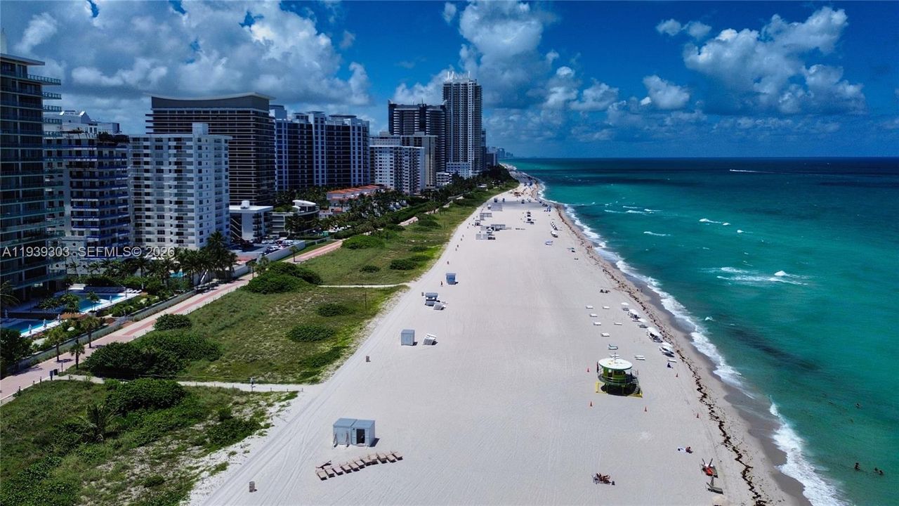 For Rent: $4,400 (2 beds, 2 baths, 824 Square Feet)