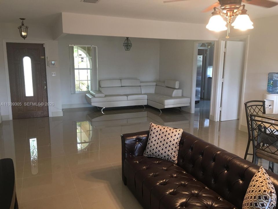 For Rent: $3,800 (3 beds, 2 baths, 2052 Square Feet)