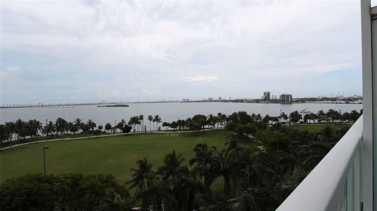 出租: $3,400 (1 贝兹, 1 浴室, 763 平方英尺)