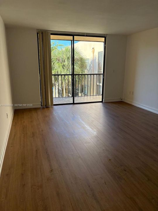 For Rent: $1,990 (1 beds, 1 baths, 705 Square Feet)