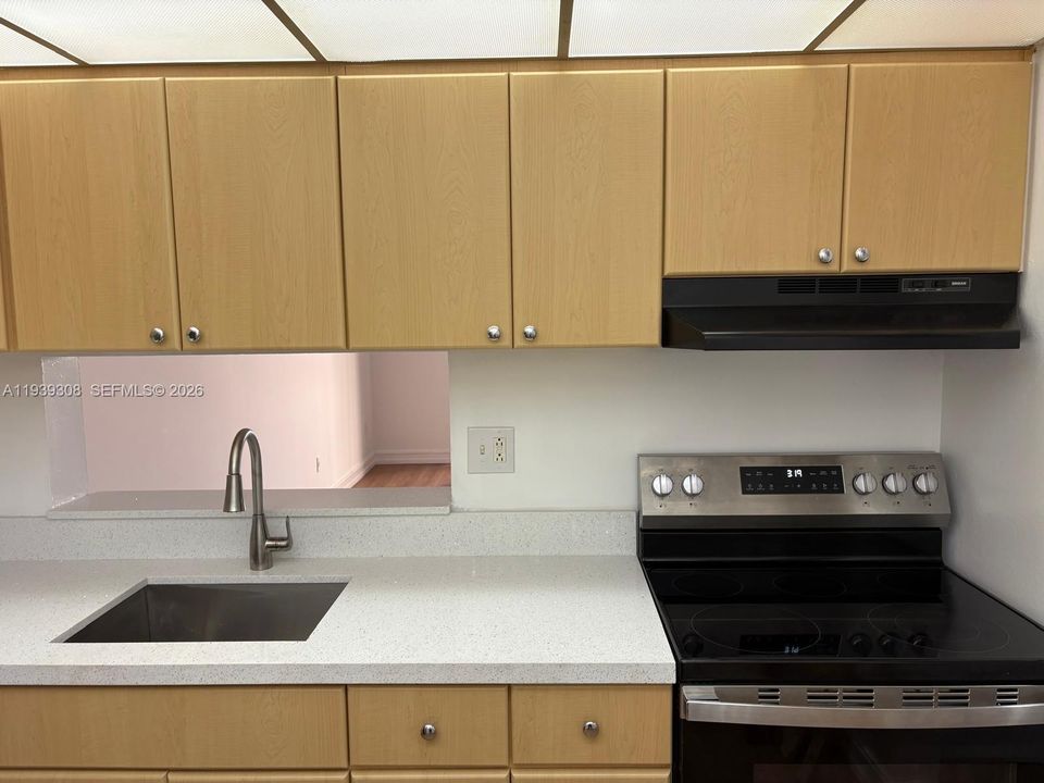 For Rent: $1,990 (1 beds, 1 baths, 705 Square Feet)