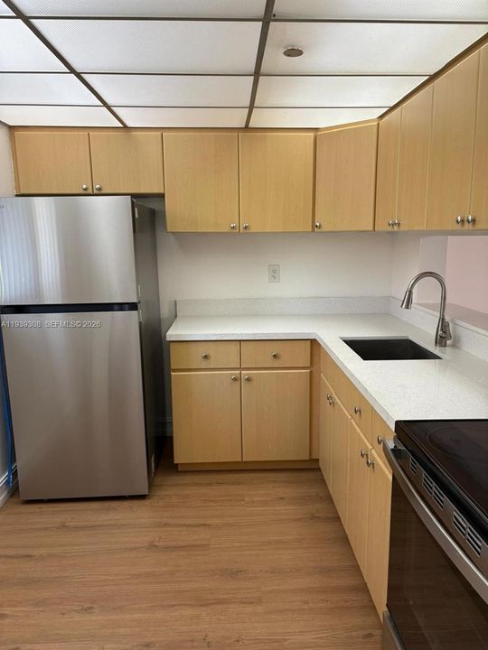 For Rent: $1,990 (1 beds, 1 baths, 705 Square Feet)