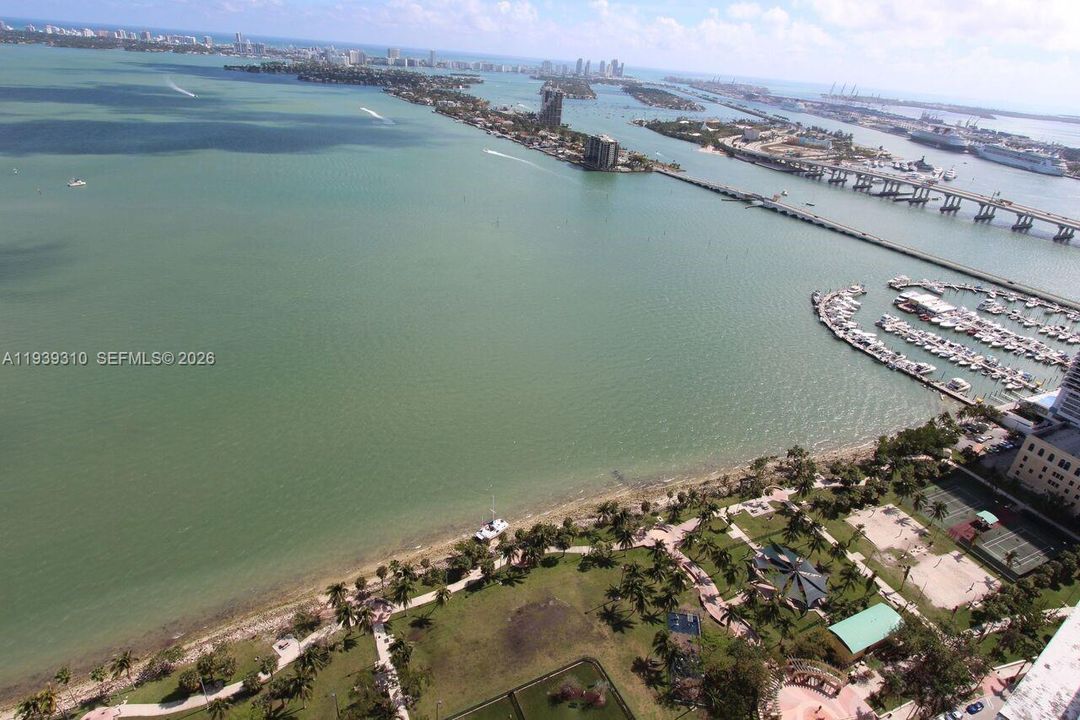 出租: $5,600 (2 贝兹, 2 浴室, 1378 平方英尺)