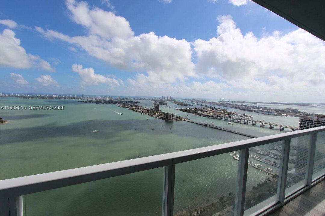 出租: $5,600 (2 贝兹, 2 浴室, 1378 平方英尺)