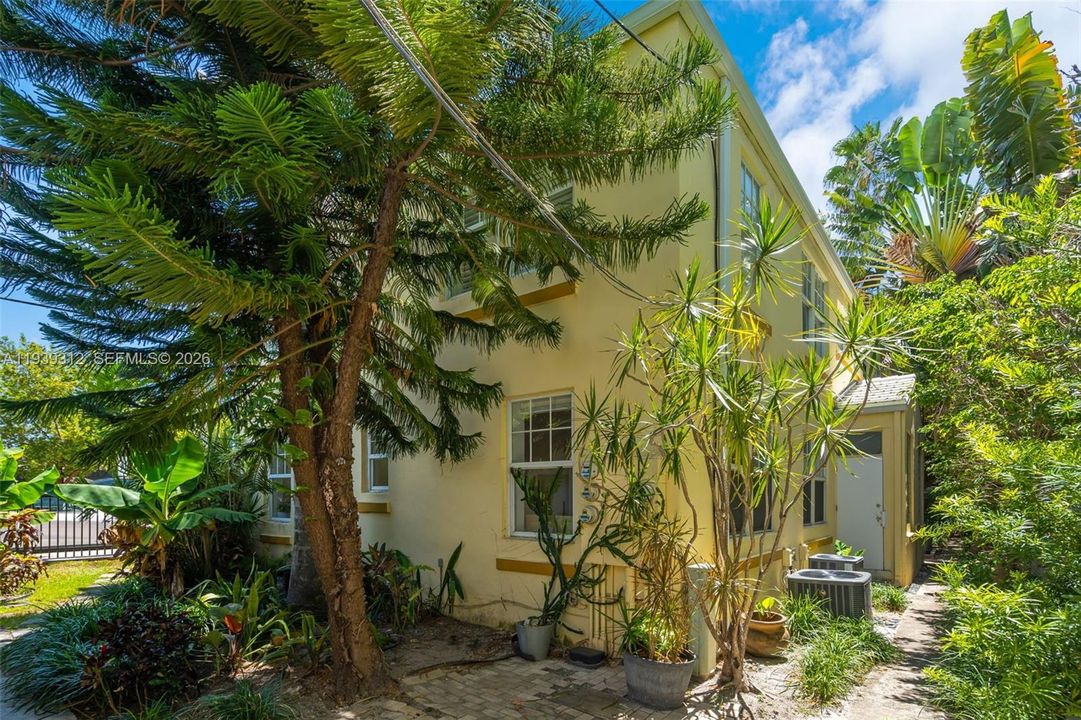 En Venta: $450,000 (2 camas, 2 baños, 760 Pies cuadrados)