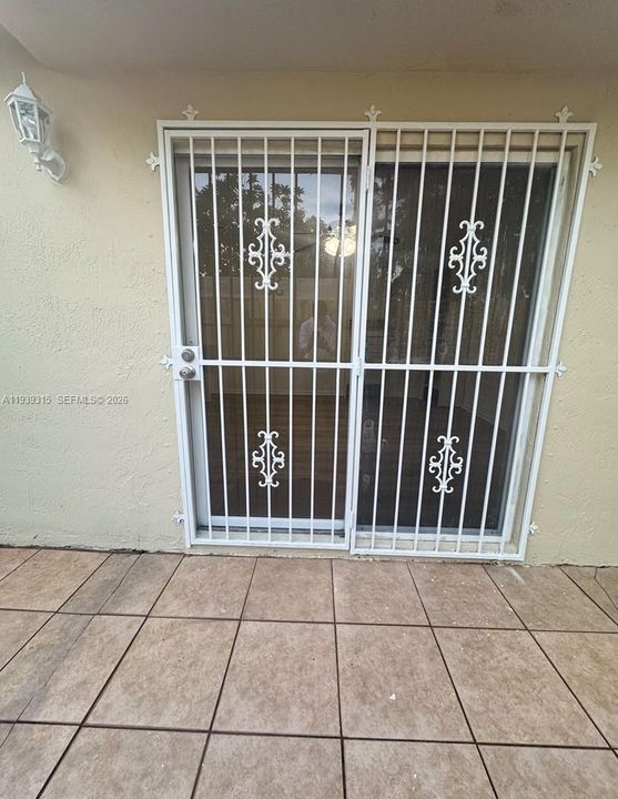 В аренду: $1,200 (0 спален, 1 ванн, 250 Квадратных фут)