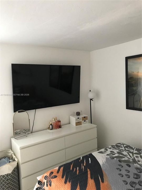 For Rent: $2,095 (2 beds, 1 baths, 891 Square Feet)