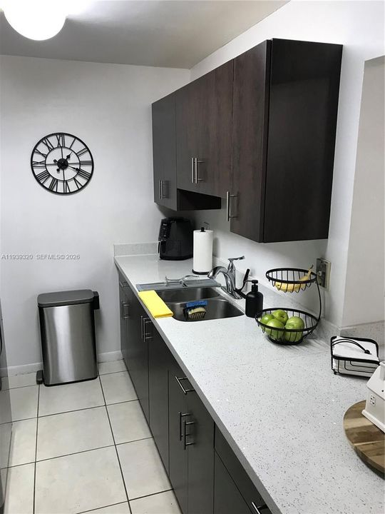 For Rent: $2,095 (2 beds, 1 baths, 891 Square Feet)