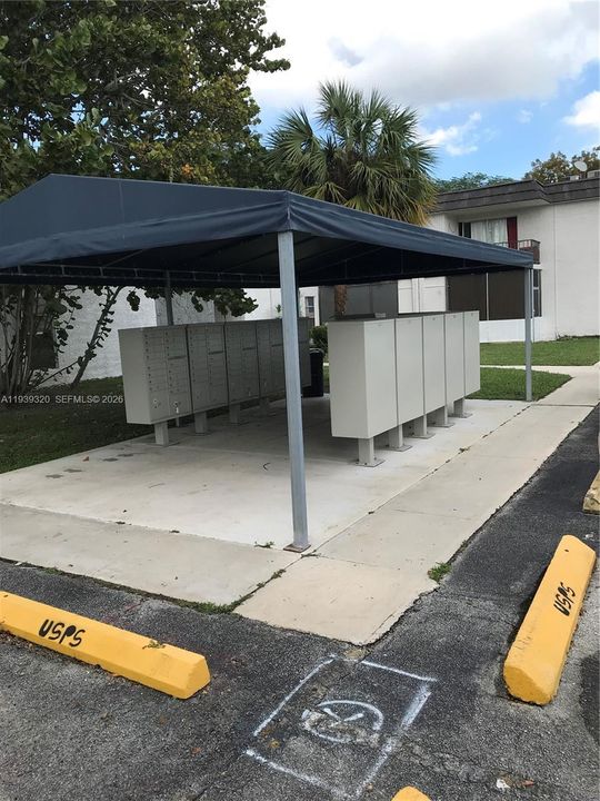 For Rent: $2,095 (2 beds, 1 baths, 891 Square Feet)