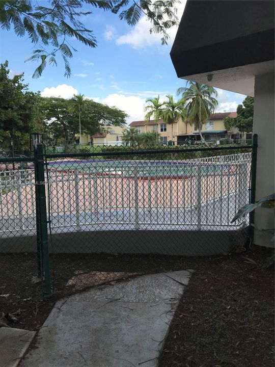 For Rent: $2,095 (2 beds, 1 baths, 891 Square Feet)