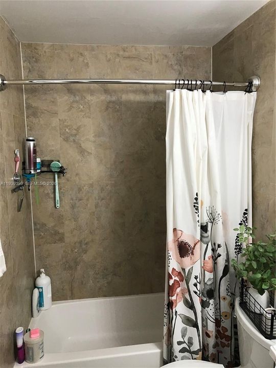 For Rent: $2,095 (2 beds, 1 baths, 891 Square Feet)