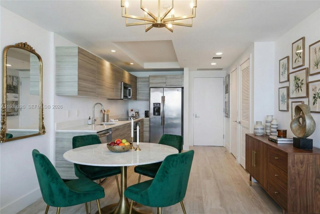 For Sale: $485,000 (1 beds, 1 baths, 593 Square Feet)