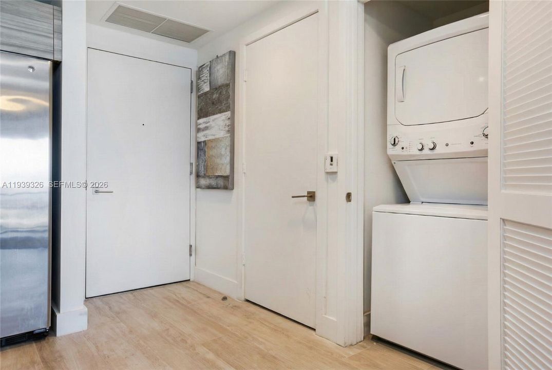 For Sale: $485,000 (1 beds, 1 baths, 593 Square Feet)