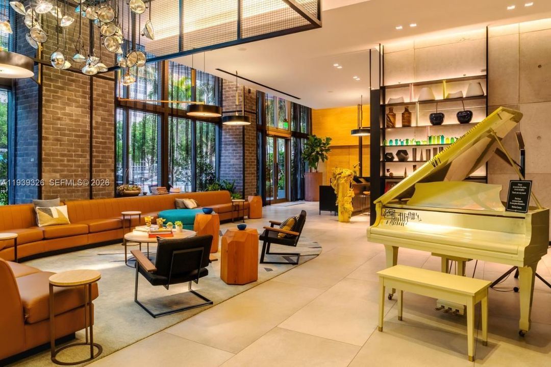 For Sale: $485,000 (1 beds, 1 baths, 593 Square Feet)