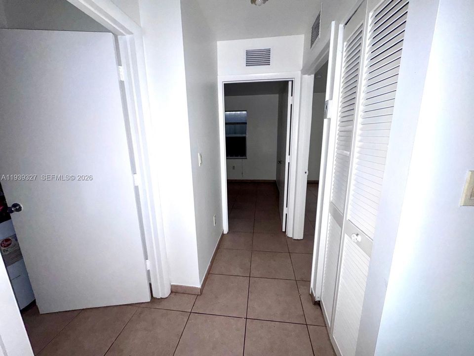 В аренду: $2,200 (2 спален, 1 ванн, 3427 Квадратных фут)