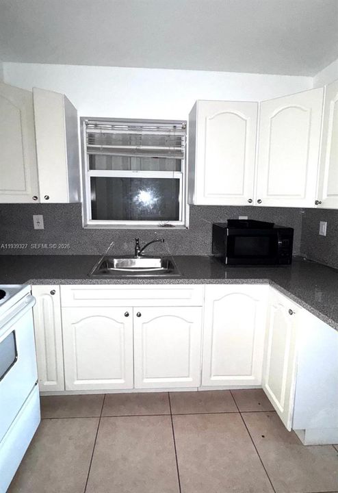 В аренду: $2,200 (2 спален, 1 ванн, 3427 Квадратных фут)