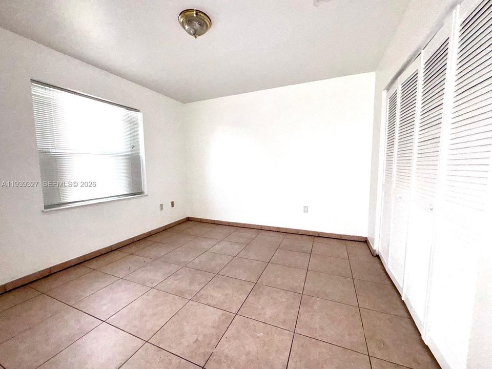 В аренду: $2,200 (2 спален, 1 ванн, 3427 Квадратных фут)