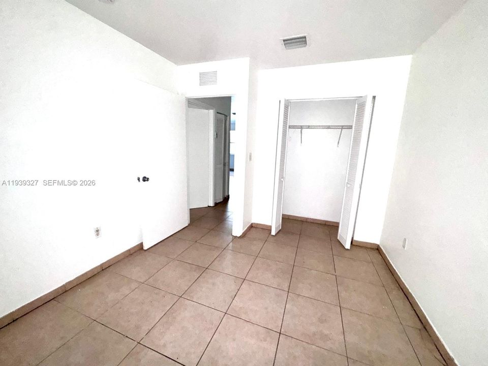 В аренду: $2,200 (2 спален, 1 ванн, 3427 Квадратных фут)