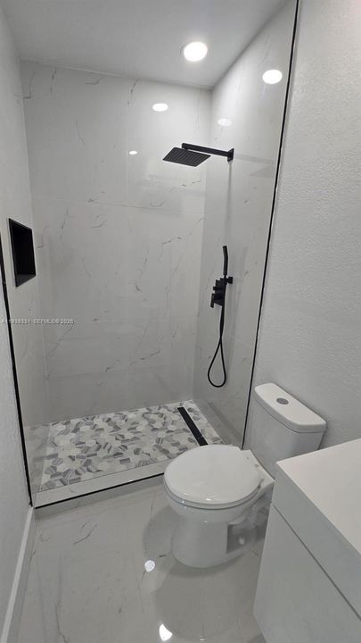 出租: $2,400 (2 贝兹, 1 浴室, 0 平方英尺)