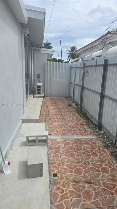 出租: $2,400 (2 贝兹, 1 浴室, 0 平方英尺)