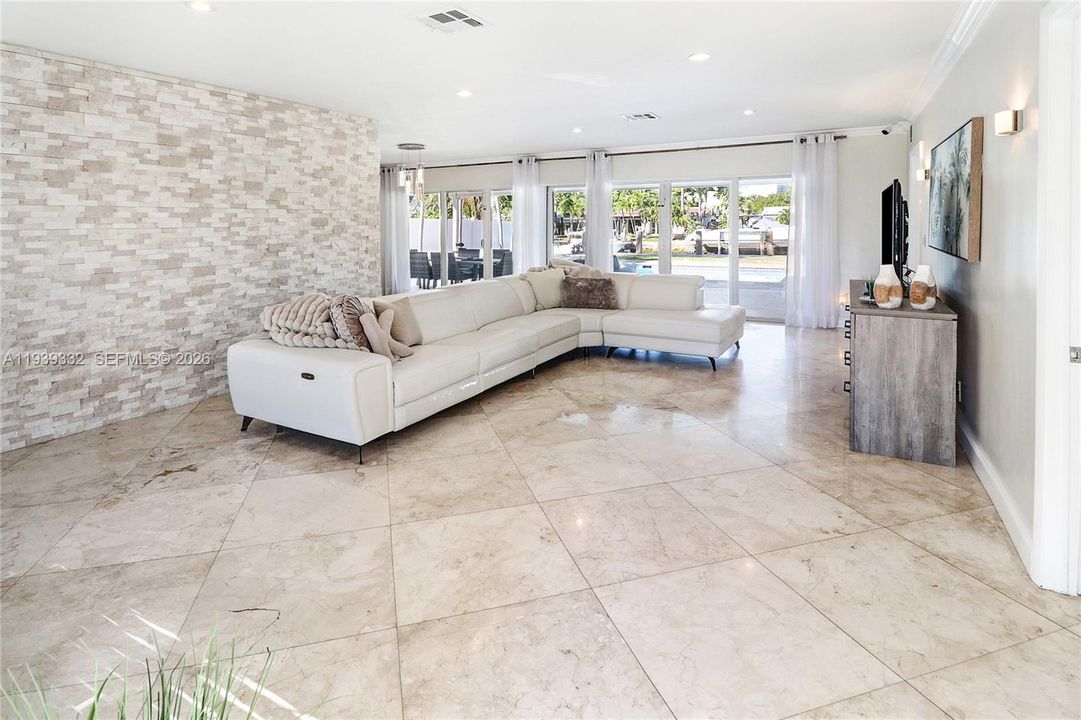 В аренду: $9,500 (3 спален, 3 ванн, 1320 Квадратных фут)