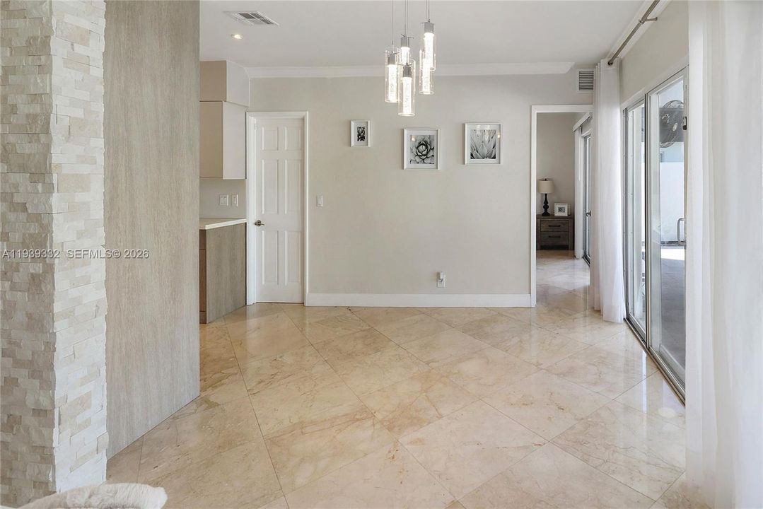 В аренду: $9,500 (3 спален, 3 ванн, 1320 Квадратных фут)