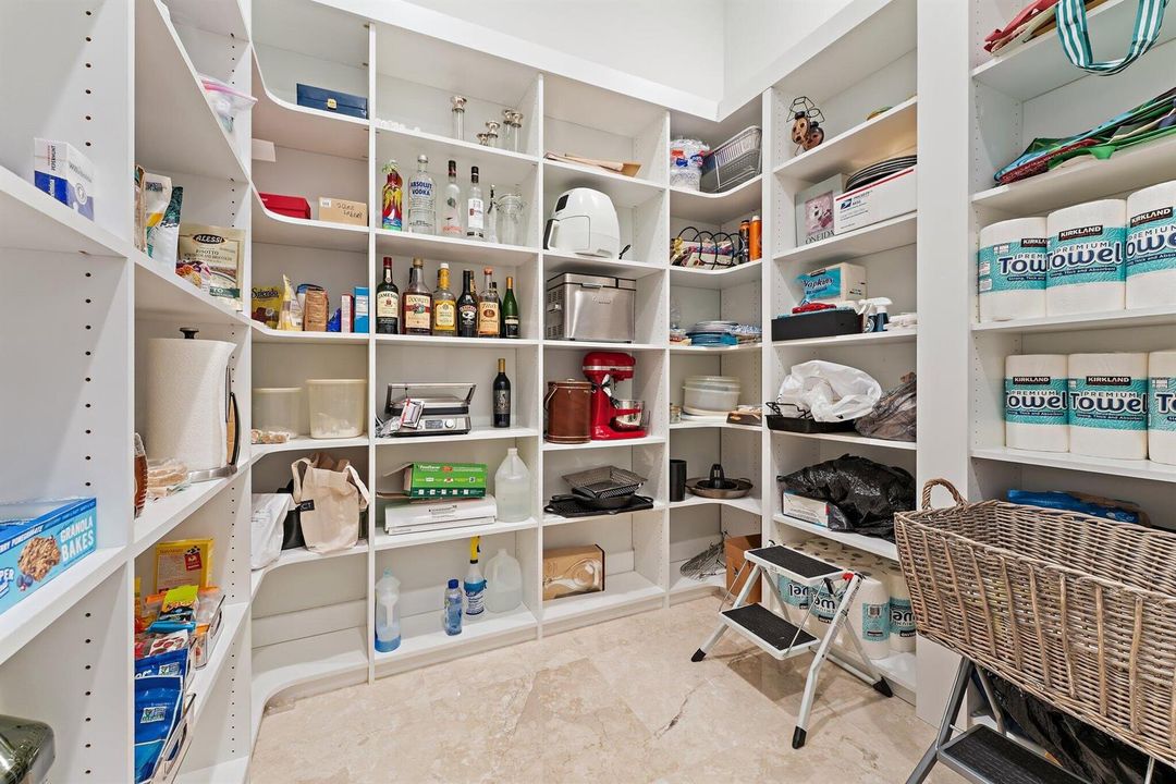 Walk in Pantry