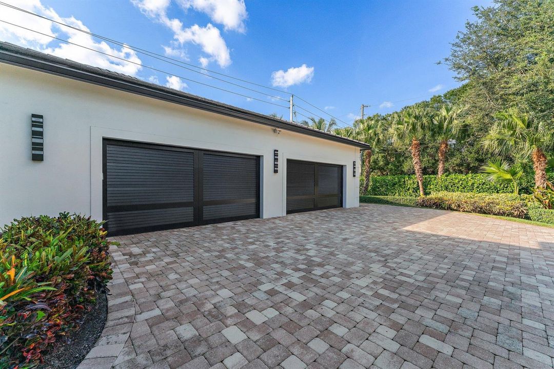 Oversized Garage (up to 6 Cars!)