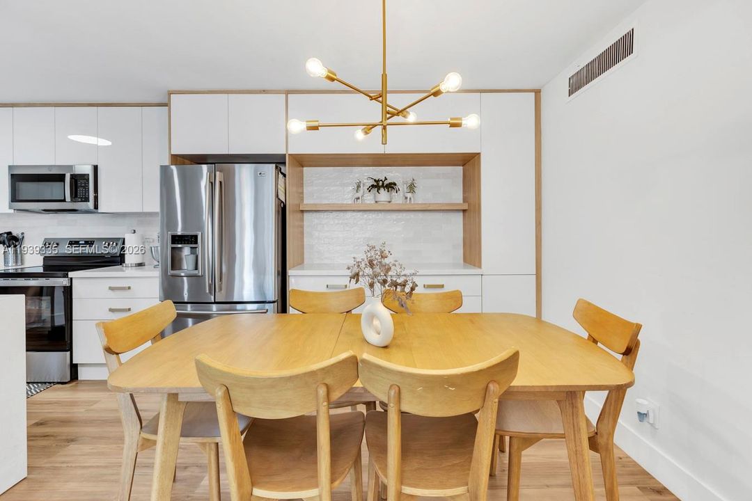 En Venta: $280,000 (2 camas, 2 baños, 1056 Pies cuadrados)