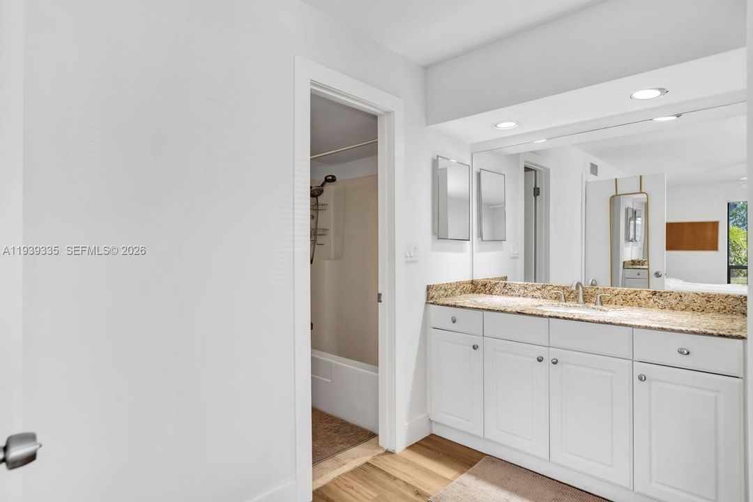 En Venta: $280,000 (2 camas, 2 baños, 1056 Pies cuadrados)