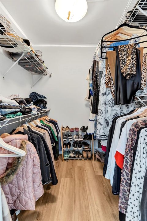 En Venta: $280,000 (2 camas, 2 baños, 1056 Pies cuadrados)