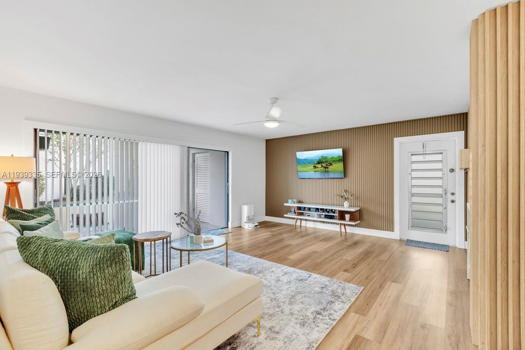 En Venta: $280,000 (2 camas, 2 baños, 1056 Pies cuadrados)