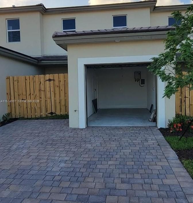 For Rent: $2,700 (3 beds, 2 baths, 1464 Square Feet)