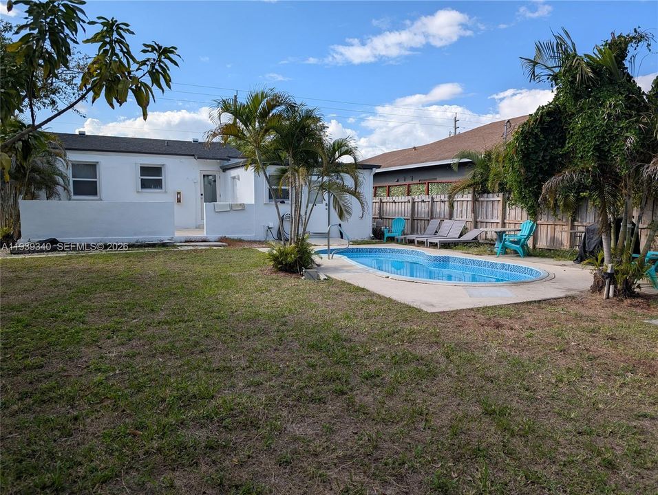 В аренду: $4,250 (3 спален, 2 ванн, 1086 Квадратных фут)