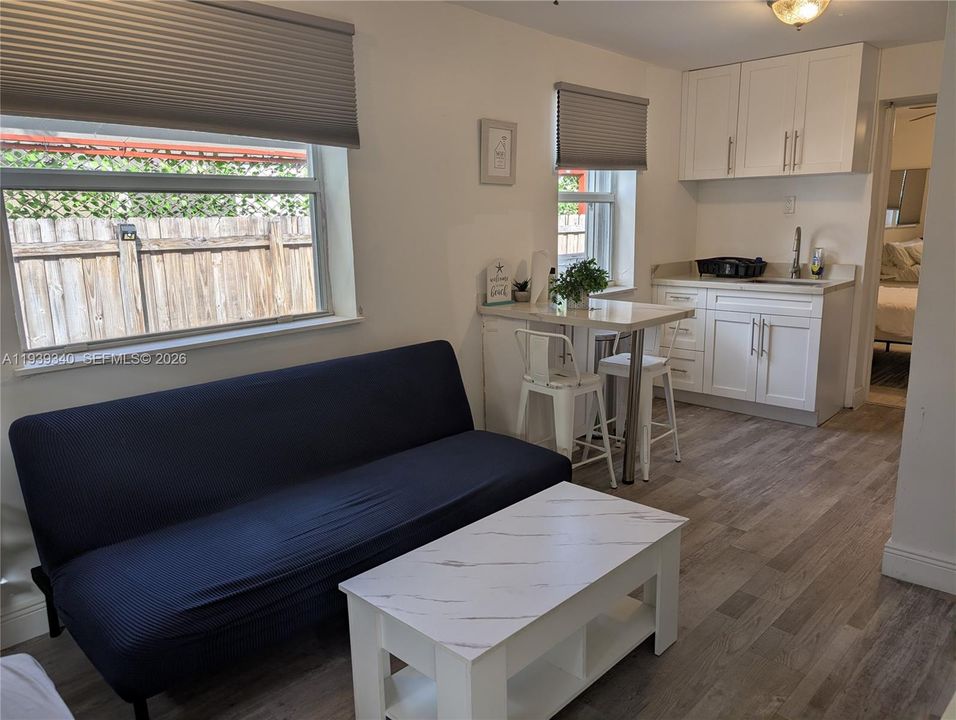 В аренду: $4,250 (3 спален, 2 ванн, 1086 Квадратных фут)