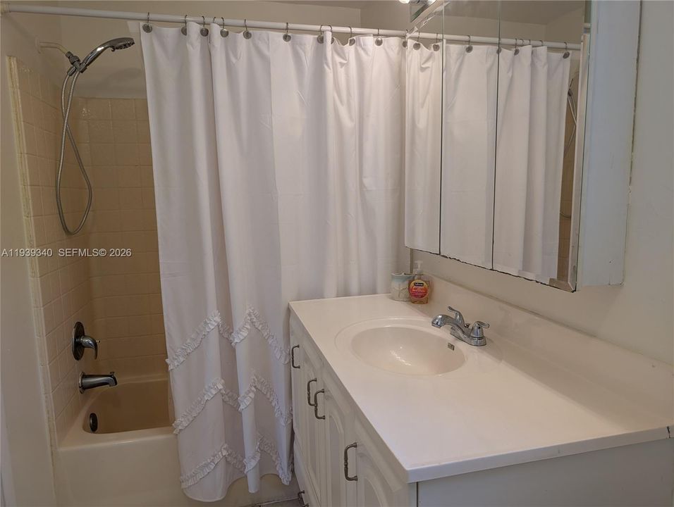 В аренду: $4,250 (3 спален, 2 ванн, 1086 Квадратных фут)