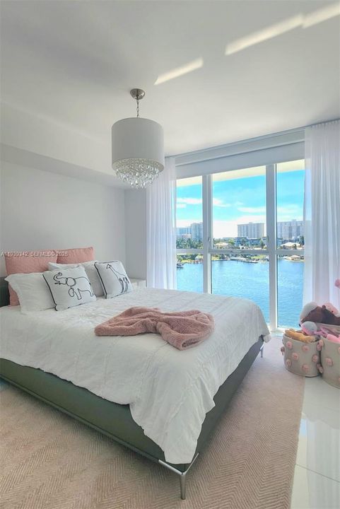 For Rent: $5,600 (3 beds, 2 baths, 1218 Square Feet)