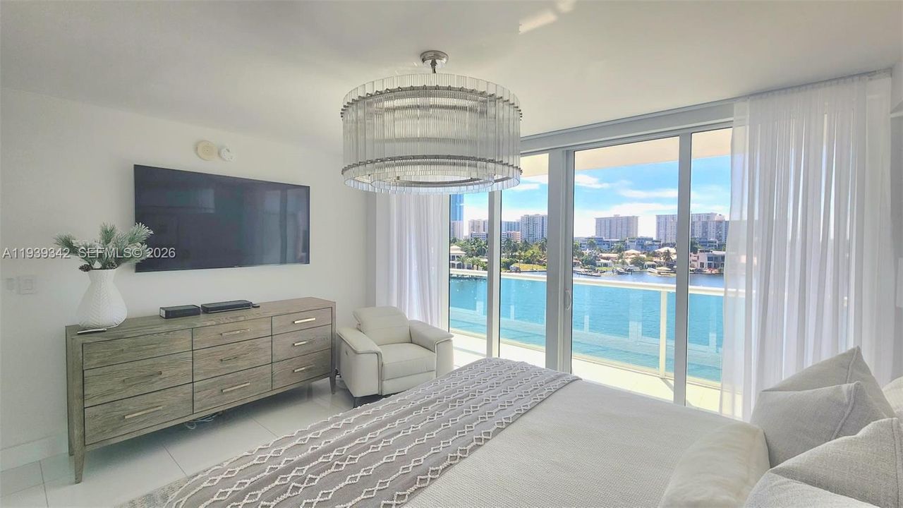 For Rent: $5,600 (3 beds, 2 baths, 1218 Square Feet)