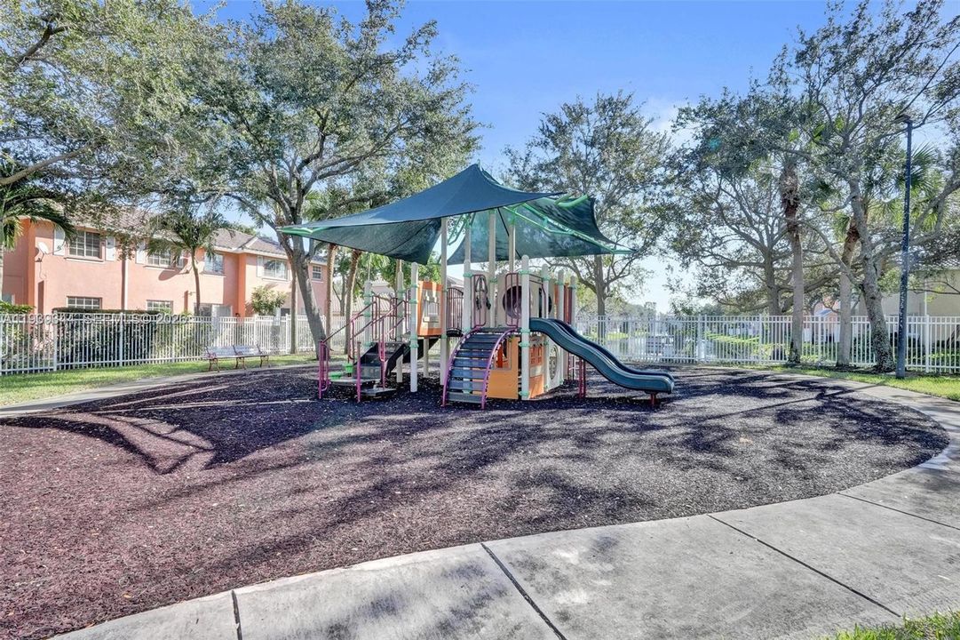 待售: $475,000 (4 贝兹, 2 浴室, 1848 平方英尺)