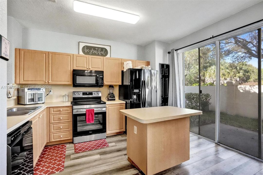 待售: $475,000 (4 贝兹, 2 浴室, 1848 平方英尺)