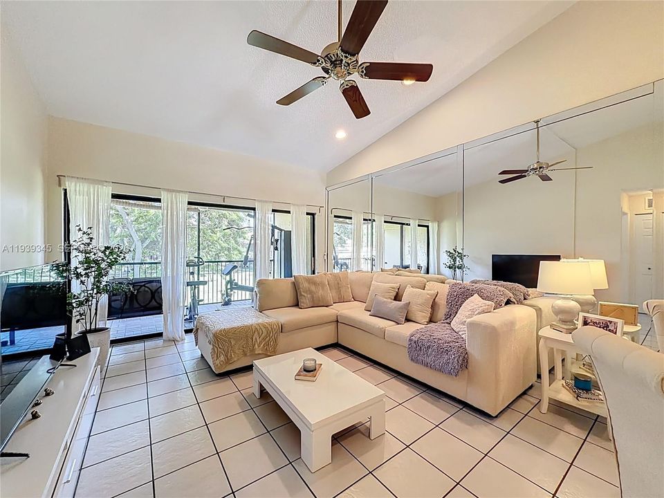 For Rent: $1,950 (2 beds, 2 baths, 1100 Square Feet)