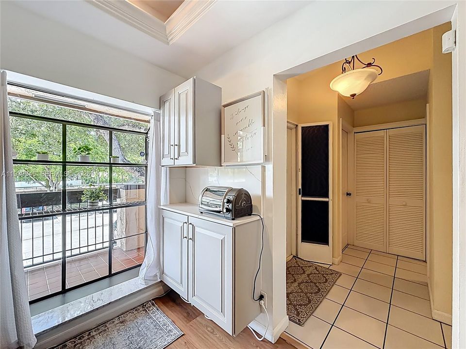 For Rent: $1,950 (2 beds, 2 baths, 1100 Square Feet)