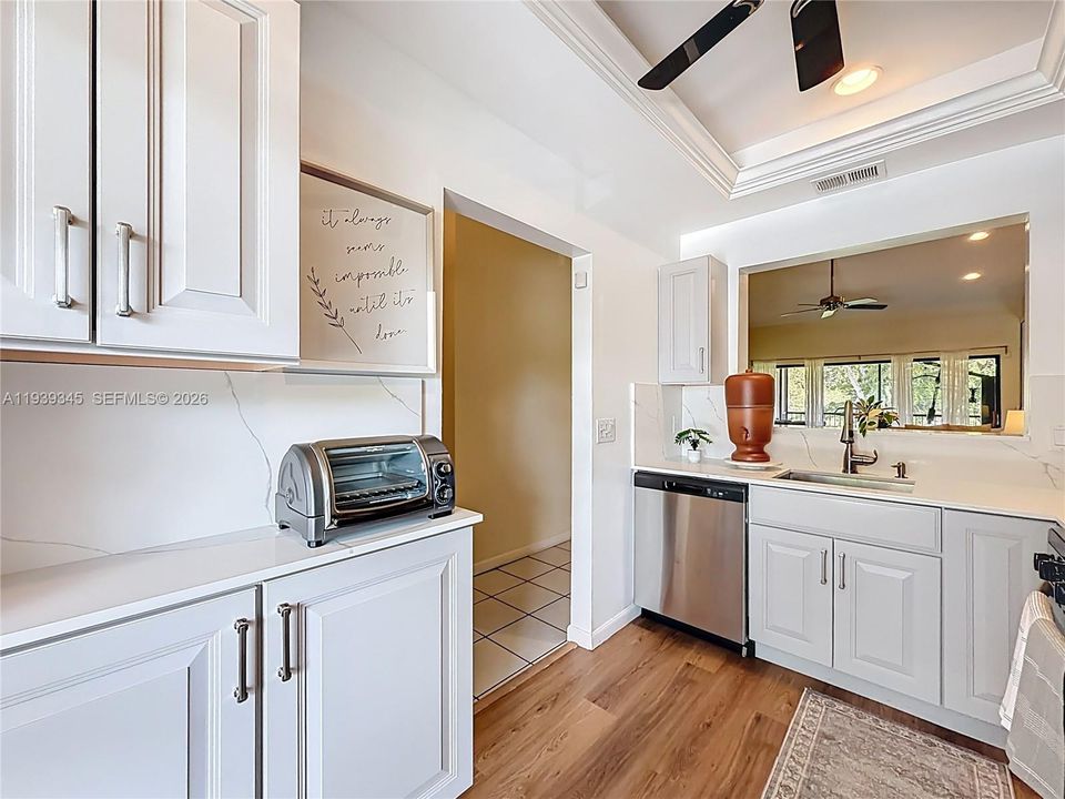 For Rent: $1,950 (2 beds, 2 baths, 1100 Square Feet)