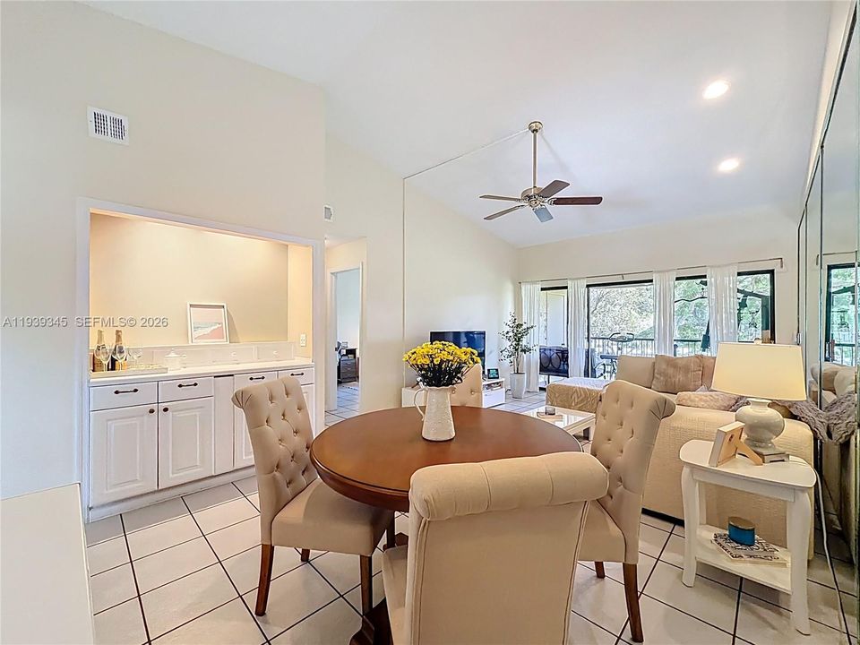 For Rent: $1,950 (2 beds, 2 baths, 1100 Square Feet)