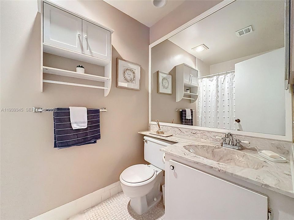 For Rent: $1,950 (2 beds, 2 baths, 1100 Square Feet)