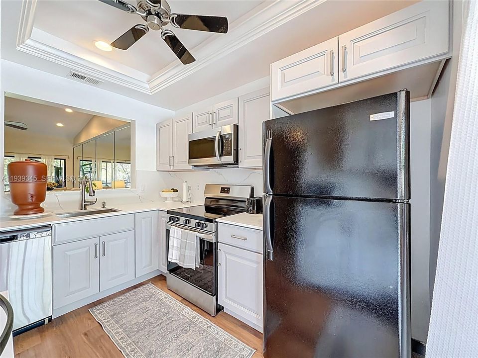 For Rent: $1,950 (2 beds, 2 baths, 1100 Square Feet)