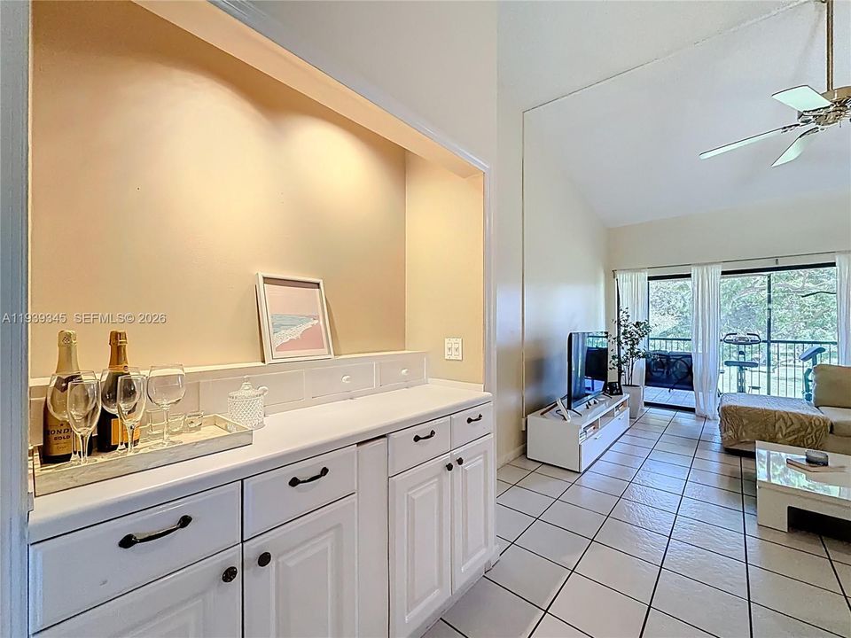 For Rent: $1,950 (2 beds, 2 baths, 1100 Square Feet)